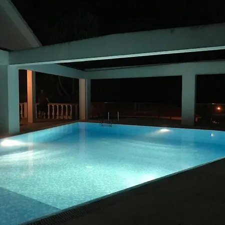 Sky T2, Vista Mar E Piscina Em Varadouro, Faial *