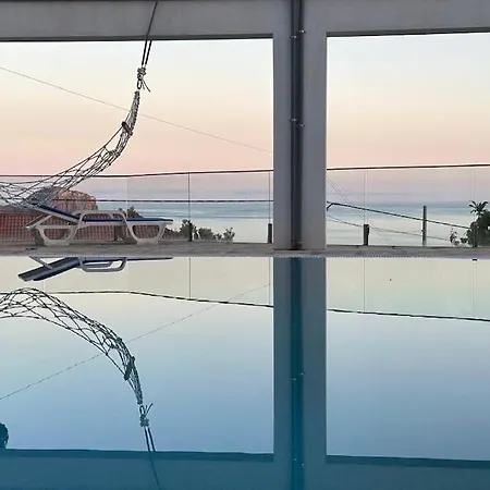 Sky T2, Vista Mar E Piscina Em Varadouro, Faial *