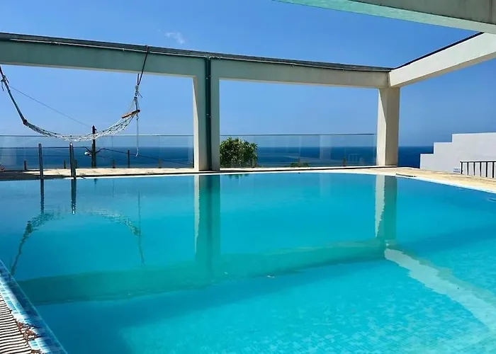 Sky T2, Vista Mar E Piscina Em Varadouro, Faial * Capelo