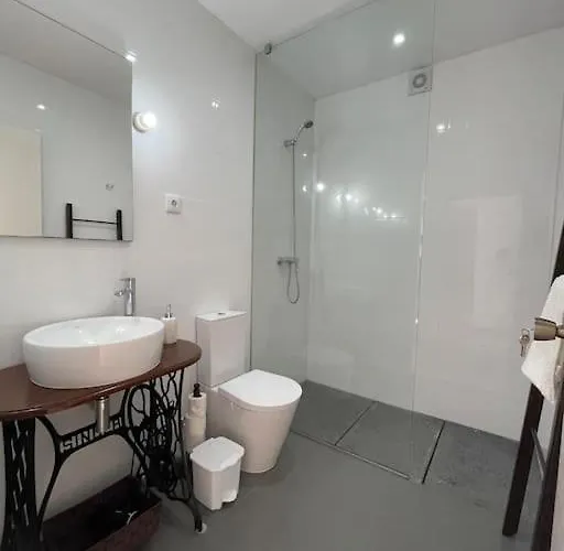 Appartement Sky T2, Vista Mar E Piscina Em Varadouro, Faial Capelo