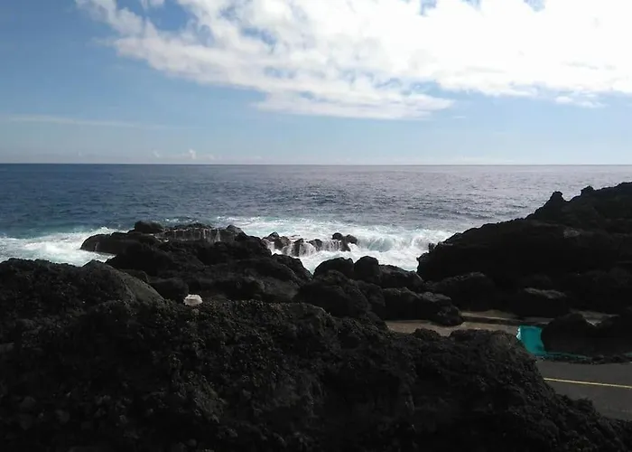 Sky T2, Vista Mar E Piscina Em Varadouro, Faial *