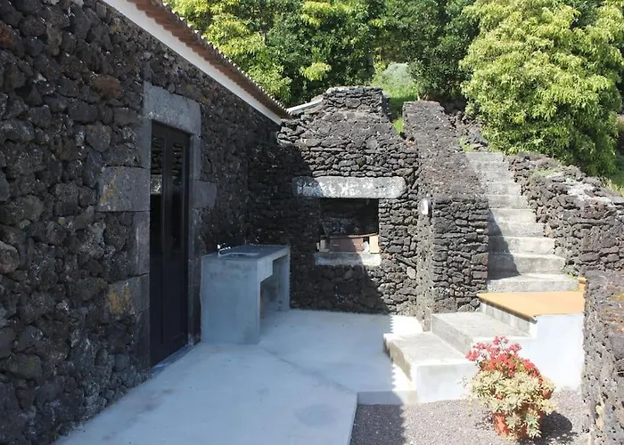 Sky T2, Vista Mar E Piscina Em Varadouro, Faial *