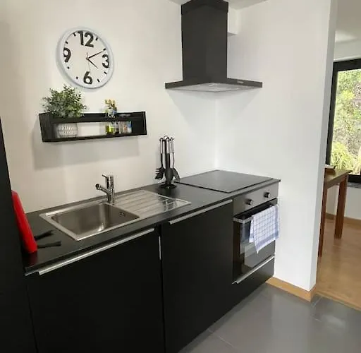 Sky T2, Vista Mar E Piscina Em Varadouro, Faial * Capelo