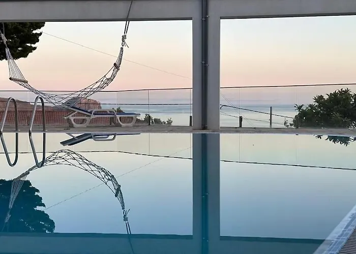 Sky T2, Vista Mar E Piscina Em Varadouro, Faial *
